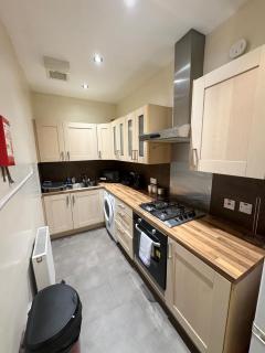 2 Bed Flat in Central Edinburgh - 2