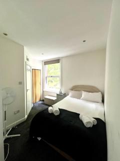 Cozy hotel-style city apartment - 8
