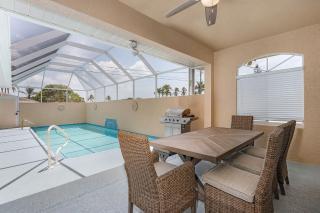 Tropical Oasis with heated saltwater pool, 1 mile to Delnor Wiggins State park beach and 2 miles to Vanderbilt Beach - Naples - 9
