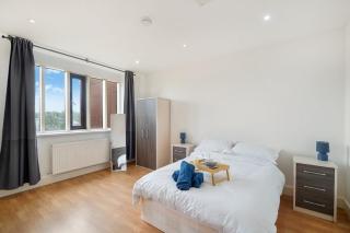 Lovely Refurbished large flat with parking - 0