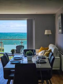 Beachside - Stunning sea view townhouse across the road from the beach - 1