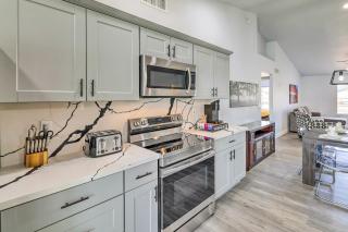 Group Getaway in Glendale Less Than 1 Mi to Westgate! - 1