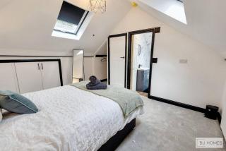 Elegant 4-Bedroom Getaway - Parking for 4 cars - Birmingham - 1