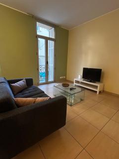 2 Bedroom Apartment next to Monaco Air Conditioning - 0