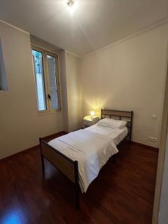 2 Bedroom Apartment next to Monaco Air Conditioning - 8