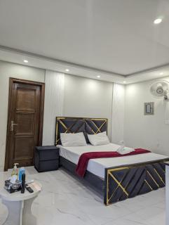 Luxury Designer Studio Apartment Mehar Suites Bahria Self Checkin - 2