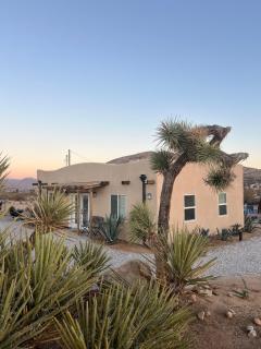 Santuario - Secluded, EV charger, hot tub, pool - Joshua Tree - 0