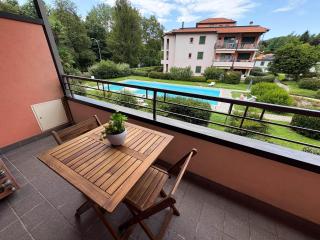 Monolago pool & view - 1