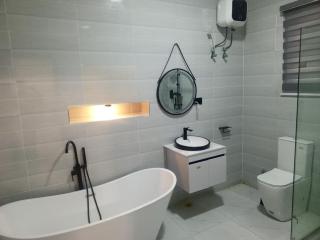 5 Bedrooms and 5 Bathrooms Luxury Duplex With Private Swimming Pool - Lagos - 1