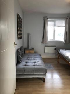 Spacious Tidy Room - Cardiff - 5