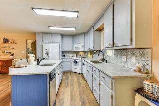 Waterfront CasAbella Cottage with Kayaks and Fishing - 1