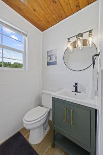 Whispering Oak- Lakefront Cabin Retreat - 1