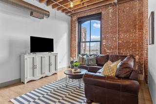Brick & Bed, Riverfront Lofts in Saint Louis - 8