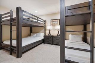 Hyatt Condominium 01 by East West Hospitality - 9