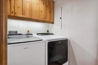 Hyatt Condominium 01 by East West Hospitality - 8