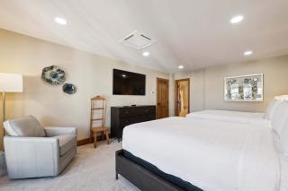 Hyatt Condominium 01 by East West Hospitality - 7