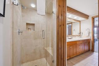 Hyatt Condominium 01 by East West Hospitality - 3