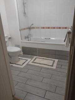 Spacious Tidy Room - Cardiff - 1