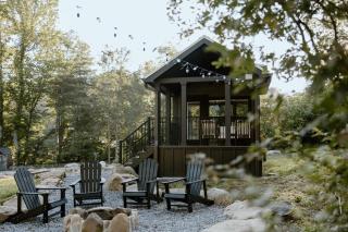 Farmhouse Tiny home with fishing Pond - Oak Cabin - Gatlinburg - 0