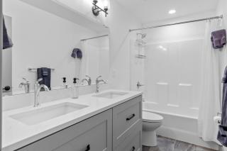 Stay in Style! Stunning River View - King Bed - Saint Louis - 4