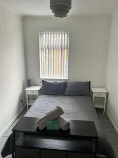 Victorian House Sleeps 8 - Gloucester - 2
