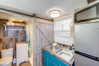 11 Mi to Heavenly Resort Pet-Friendly Tiny Home - 3