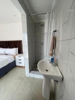 FlowithLin Guesthouse - Durban - 8
