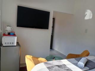 Dreamwest Living Guesthouse Self Catering Units - 1