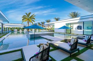 Sleeps 18 Spacious Retreat Pool Firepit Hot Tub Retreat Bravo Villa 4 by AvantStay - Indio - 6
