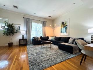 Modern Townhome,boston Vacation,2 Bath,pkg,deck - 0