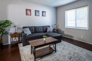 Cozy 2BR Retreat with Workspace - Washer and Dryer - Kettering - 0