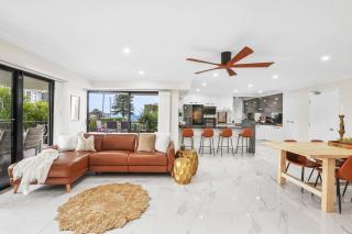 Oceanfront Luxe 3BR - Bargara - 1