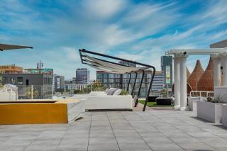 House of Hoops Luxe 2 Bed Condo in Hollywood - Los Angeles - 8