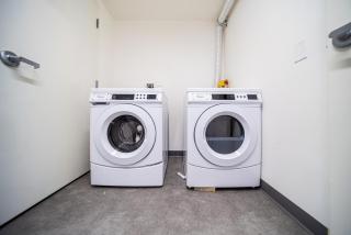House of Hoops Luxe 2 Bed Condo in Hollywood - 7