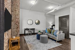 Riverfront Studio - Walk to Arch, Casino and Conventions in Minutes - Saint Louis - 3