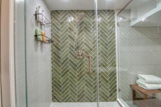 4 bedroom, 2 bath, King Beds, Outdoor Space, Grill, Free Parking, Nice Area - Brooklyn - 9