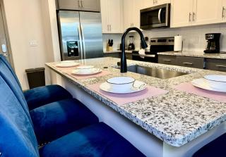 Lux King Bed Balcony Pool View Southside St Johns - - 4
