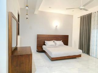 Modern 4-Bedroom Home with Rooftop in Malabe - Malabe - 9