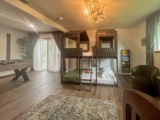 Yosemite Family Lodge I Sleeps 11 I Game Room - 3