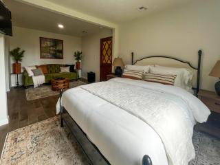 Yosemite Family Lodge I Sleeps 11 I Game Room - 2