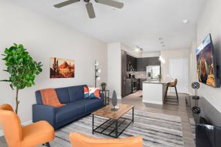 Stylish Navy Retreat: Pool & Hot Tub Access - Tempe Junction - 3