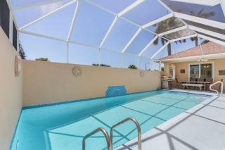 Tropical Oasis with heated saltwater pool, 1 mile to Delnor Wiggins State park beach and 2 miles to Vanderbilt Beach - Naples - 0