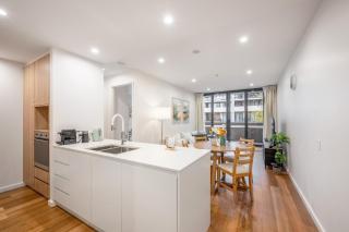 Elegant 1 BR Escape in Heart of CBR, w parking - 5