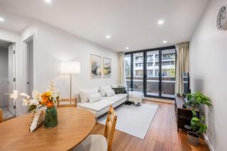 Elegant 1 BR Escape in Heart of CBR, w parking - 3