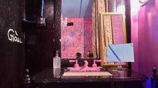 Electric Bohemian Escape - Artistic One-Bedroom Hideaway with Bathtub & Bold Vibes - Los Angeles - 2