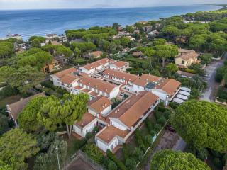 Coastal Comfort Stay in Giannella, cleaning included - 2