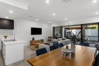 Sophisticated and Chic Living Experience UPMARKET Bowden - 5