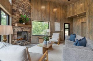 Luxe Cabin w Hot Tub Views Game Room – Sleeps 10 Do Good Holler by AvantStay - Cosby - 3