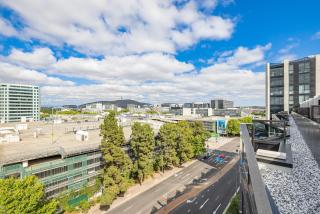 CBR CBD,Stylish 2BR Parkside Retreat w 2 parking - 7