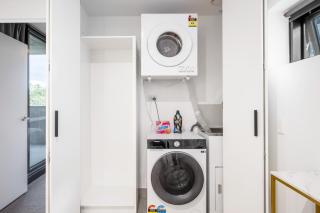 CBR CBD,Stylish 2BR Parkside Retreat w 2 parking - 2